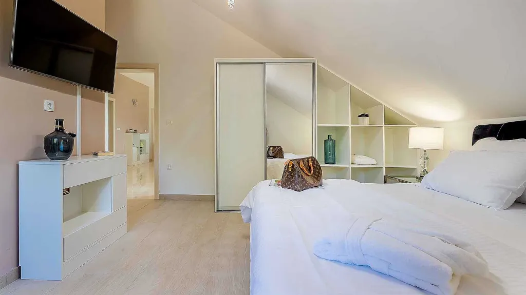 Villa with Sea Views in Pučišća (Sleeps 12)