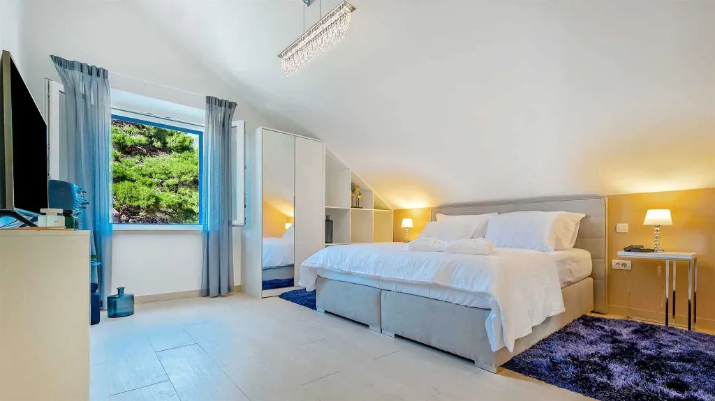 Villa with Sea Views in Pučišća (Sleeps 12)