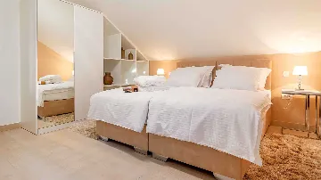 Villa with Sea Views in Pučišća (Sleeps 12)