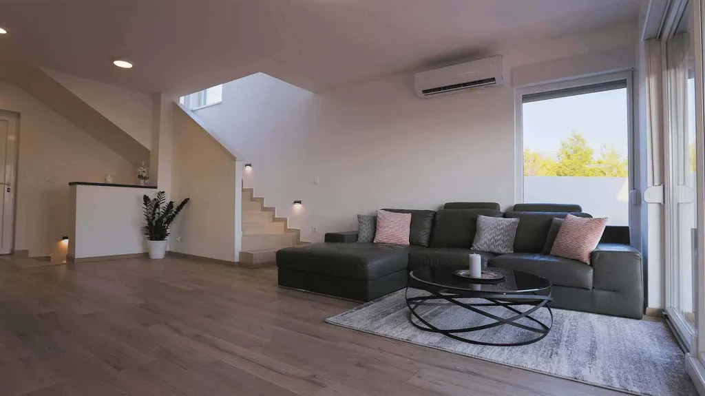 4-Bedroom Sea-View Villa in Klis