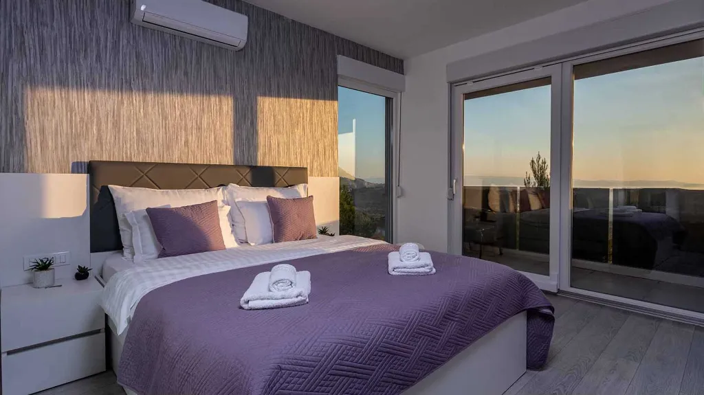 4-Bedroom Sea-View Villa in Klis