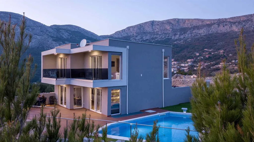 4-Bedroom Sea-View Villa in Klis