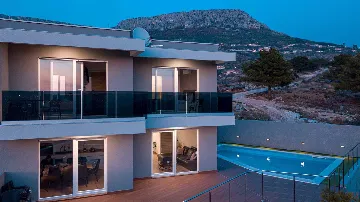 4-Bedroom Sea-View Villa in Klis