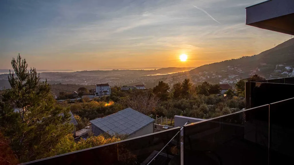 4-Bedroom Sea-View Villa in Klis