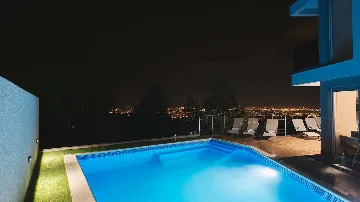 4-Bedroom Sea-View Villa in Klis