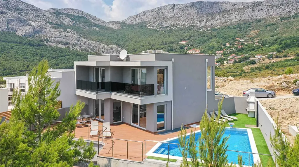 4-Bedroom Sea-View Villa in Klis