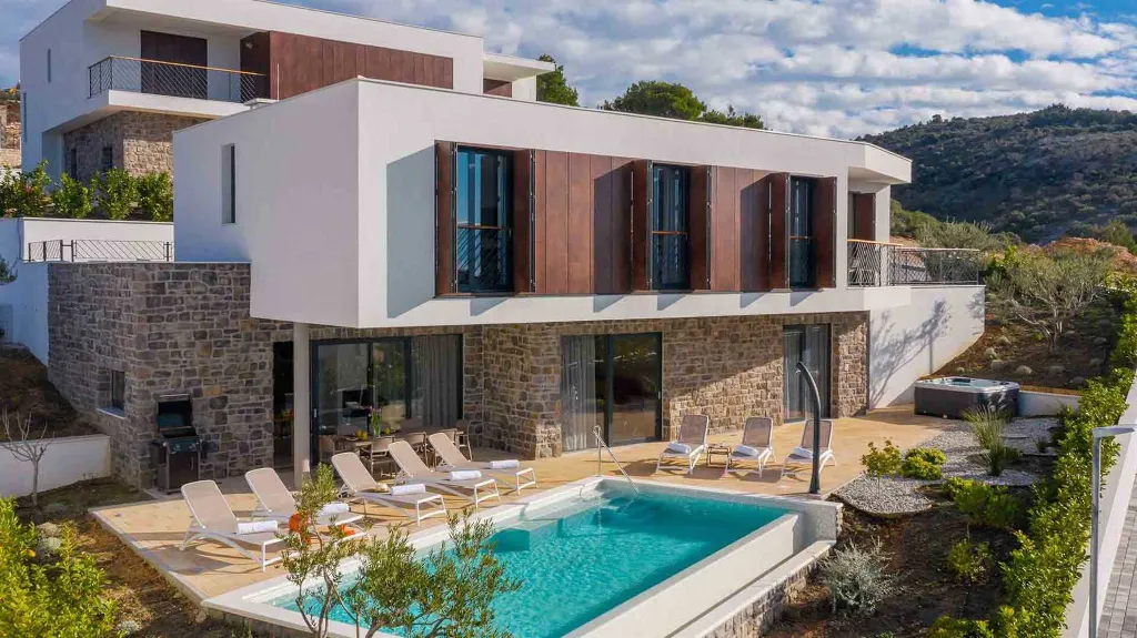 4-Bedroom Villa with Sea Views in Primošten Burnji