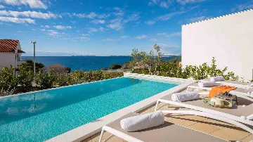 4-Bedroom Villa with Sea Views in Primošten Burnji