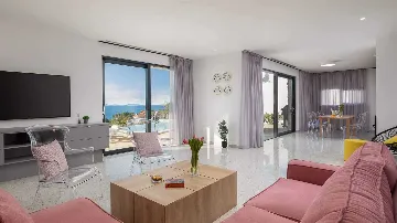 4-Bedroom Villa with Sea Views in Primošten Burnji