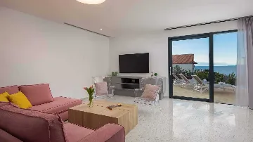 4-Bedroom Villa with Sea Views in Primošten Burnji