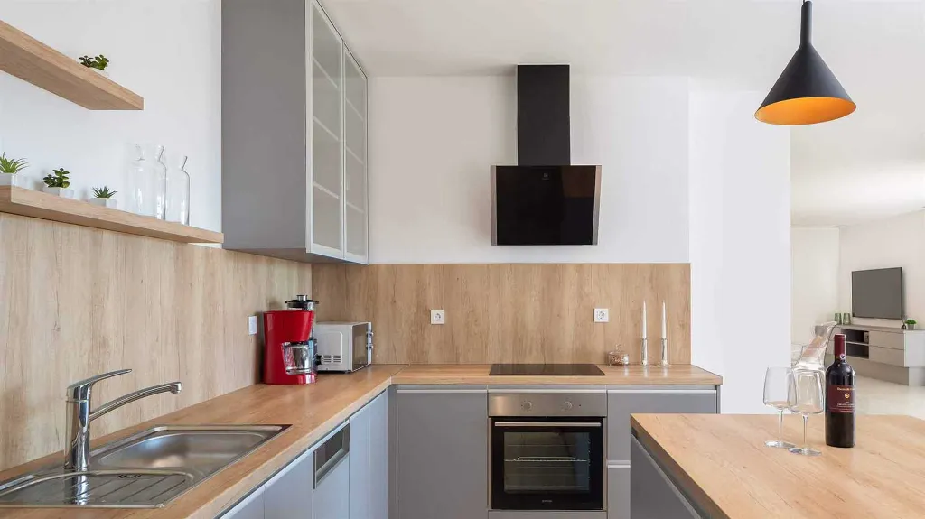 4-Bedroom Villa with Sea Views in Primošten Burnji