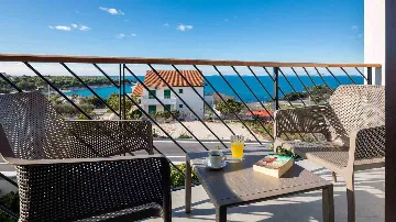 4-Bedroom Villa with Sea Views in Primošten Burnji