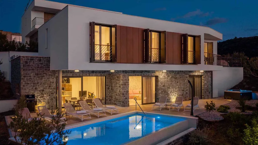 4-Bedroom Villa with Sea Views in Primošten Burnji