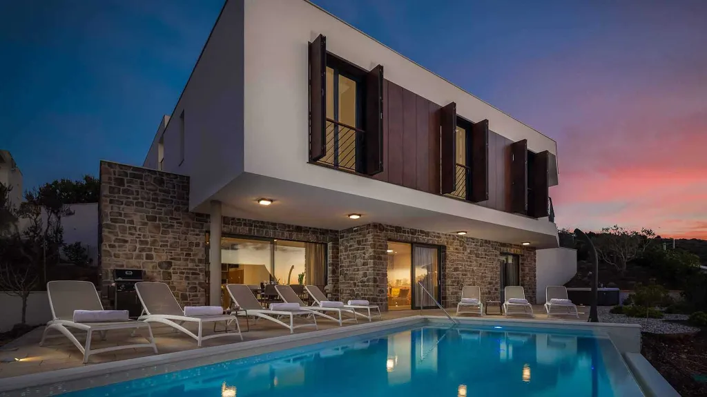 4-Bedroom Villa with Sea Views in Primošten Burnji