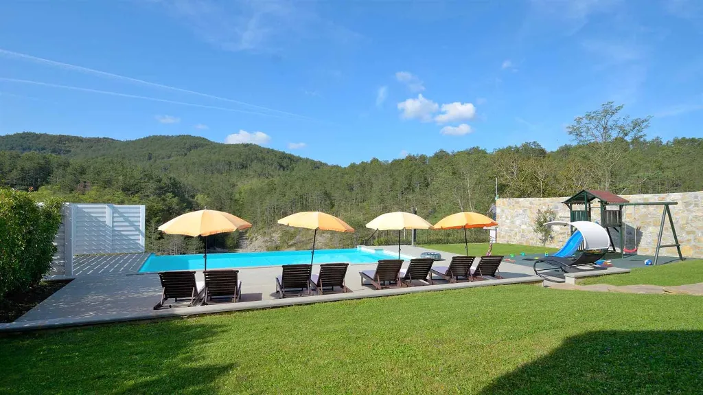 Stone Villa Estate in Buzet for Up to 28 Guests