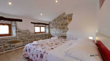 Stone Villa Estate in Buzet for Up to 28 Guests