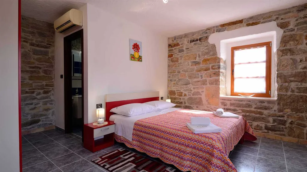 Stone Villa Estate in Buzet for Up to 28 Guests