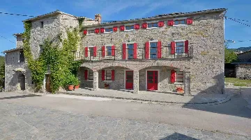 Stone Villa Estate in Buzet for Up to 28 Guests