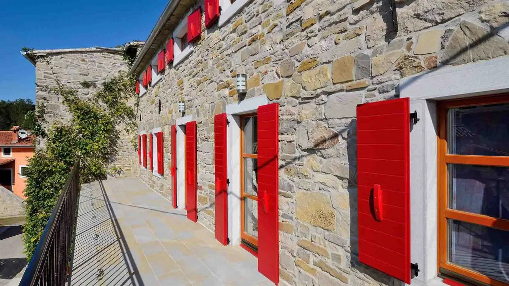 Stone Villa Estate in Buzet for Up to 28 Guests