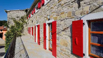 Stone Villa Estate in Buzet for Up to 28 Guests