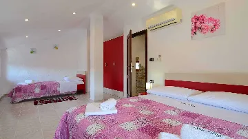 Stone Villa Estate in Buzet for Up to 28 Guests