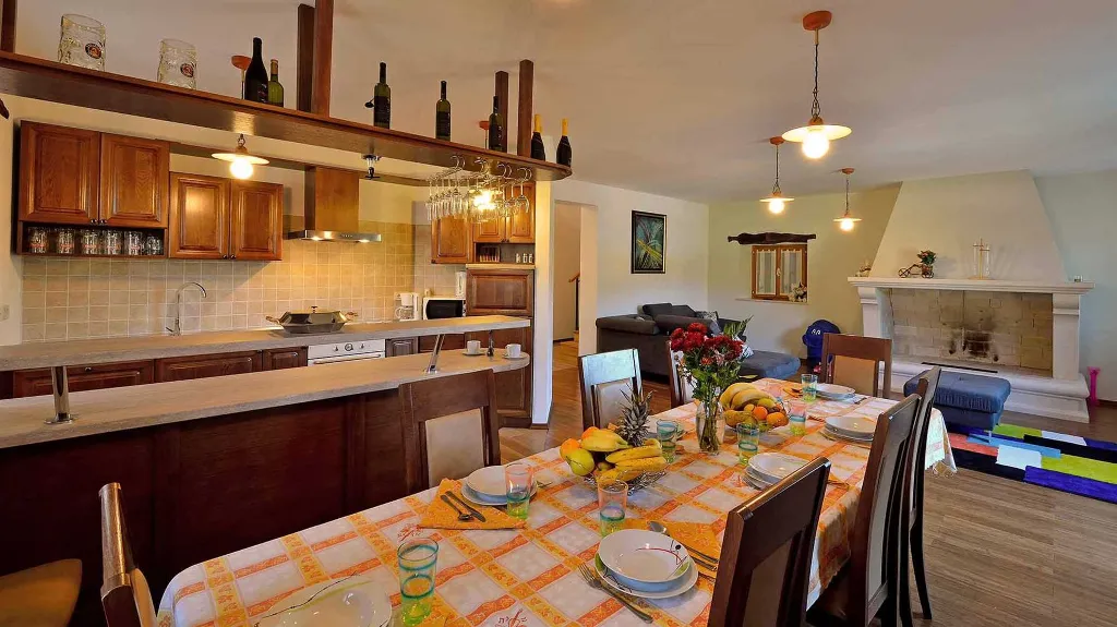 Stone Villa Estate in Buzet for Up to 28 Guests