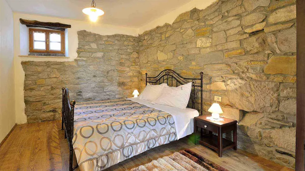 Stone Villa Estate in Buzet for Up to 28 Guests