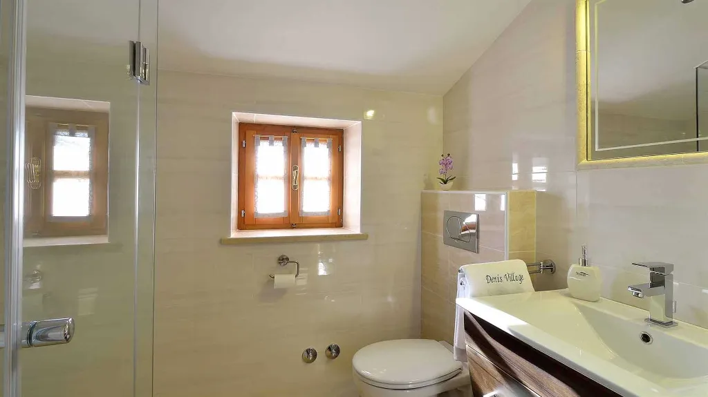 Stone Villa Estate in Buzet for Up to 28 Guests
