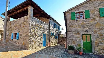 Stone Villa Estate in Buzet for Up to 28 Guests