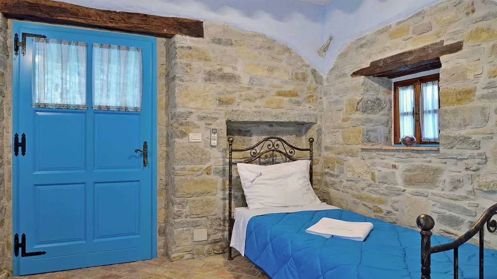 Stone Villa Estate in Buzet for Up to 28 Guests