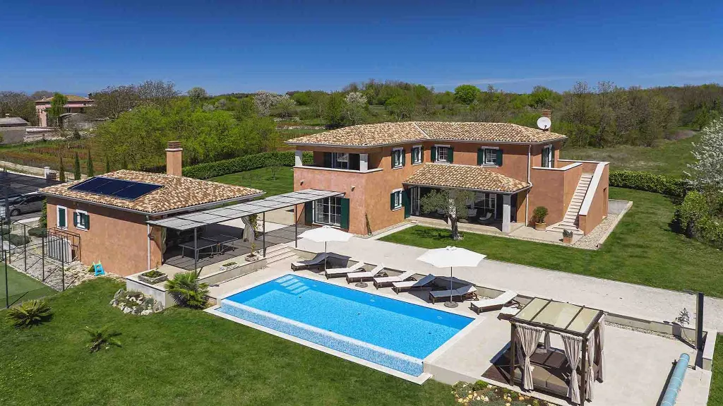 Tinjan 4-Bedroom Villa for 8 Guests, Croatia