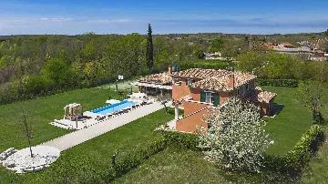 Tinjan 4-Bedroom Villa for 8 Guests, Croatia