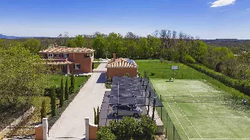 Tinjan 4-Bedroom Villa for 8 Guests, Croatia