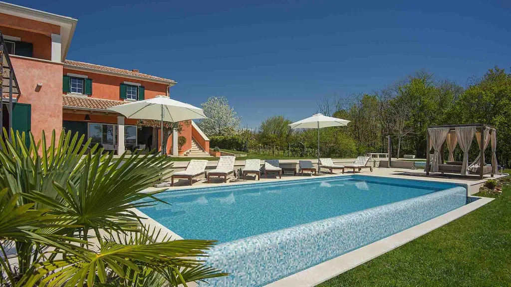 Tinjan 4-Bedroom Villa for 8 Guests, Croatia