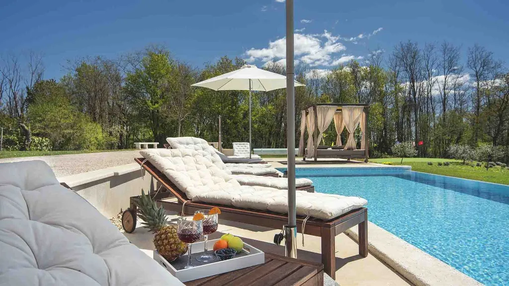 Tinjan 4-Bedroom Villa for 8 Guests, Croatia