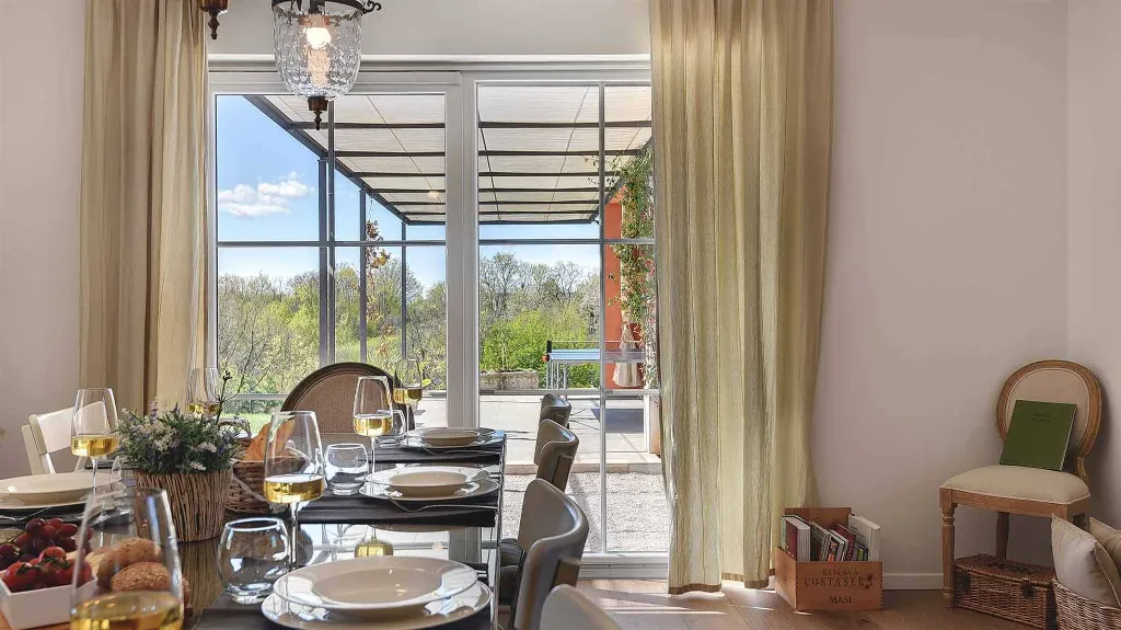 Tinjan 4-Bedroom Villa for 8 Guests, Croatia