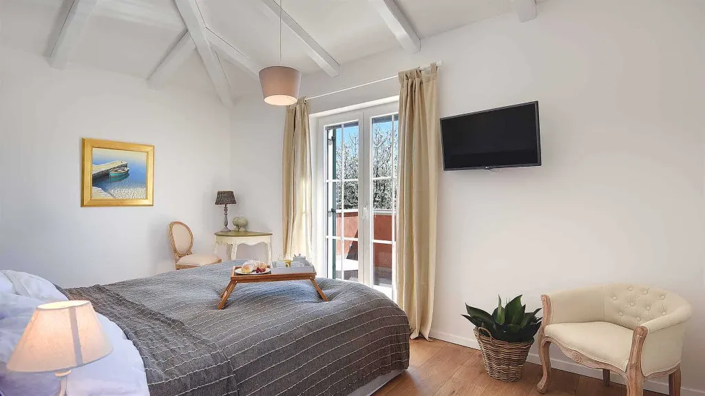 Tinjan 4-Bedroom Villa for 8 Guests, Croatia