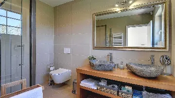 Tinjan 4-Bedroom Villa for 8 Guests, Croatia