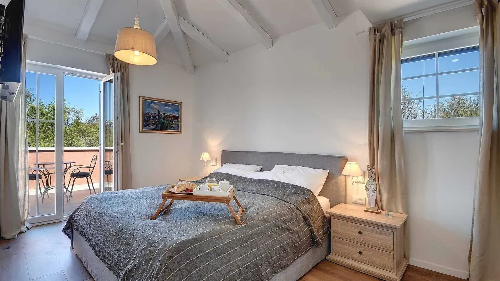 Tinjan 4-Bedroom Villa for 8 Guests, Croatia