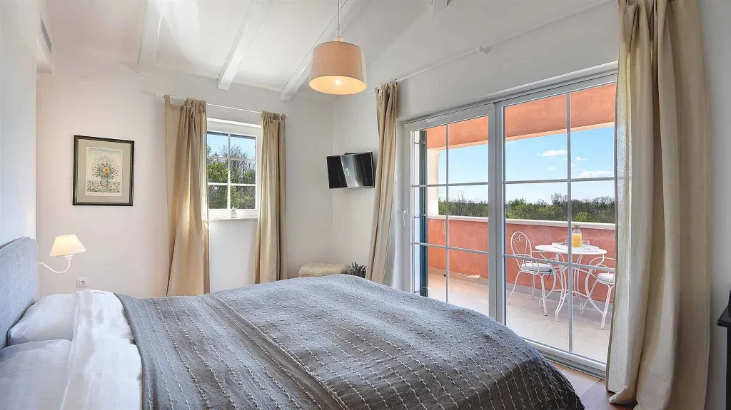 Tinjan 4-Bedroom Villa for 8 Guests, Croatia