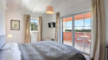 Tinjan 4-Bedroom Villa for 8 Guests, Croatia