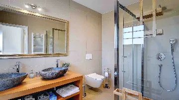 Tinjan 4-Bedroom Villa for 8 Guests, Croatia