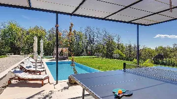 Tinjan 4-Bedroom Villa for 8 Guests, Croatia