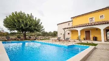 4-Bedroom Villa in Sveti Lovreč for 8 Guests