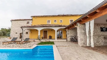 4-Bedroom Villa in Sveti Lovreč for 8 Guests