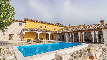 4-Bedroom Villa in Sveti Lovreč for 8 Guests