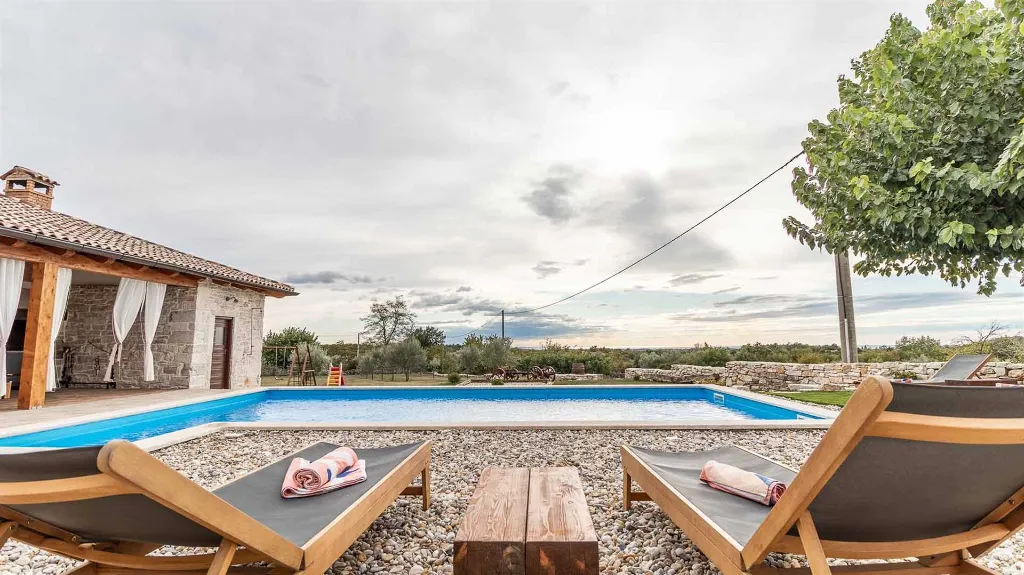 4-Bedroom Villa in Sveti Lovreč for 8 Guests
