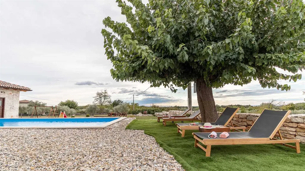 4-Bedroom Villa in Sveti Lovreč for 8 Guests