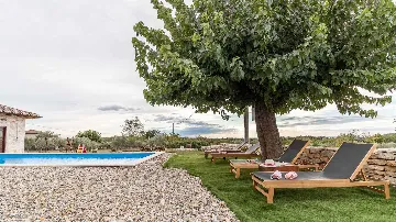 4-Bedroom Villa in Sveti Lovreč for 8 Guests