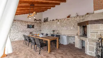 4-Bedroom Villa in Sveti Lovreč for 8 Guests